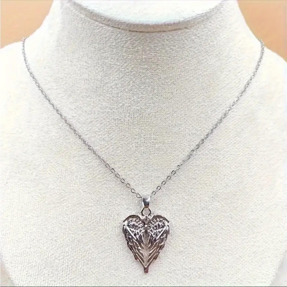 Angel Wings Necklace - Picture 5 of 6